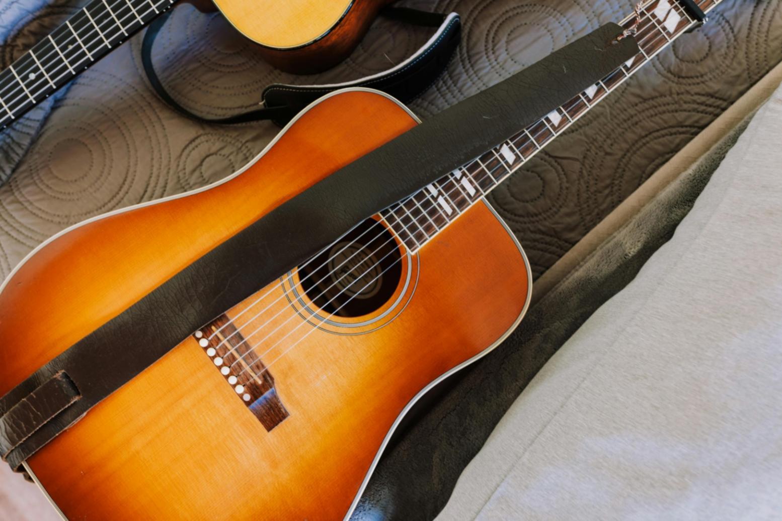 Concerto dal vivo che mostra la diversità dei generi musicali in performance